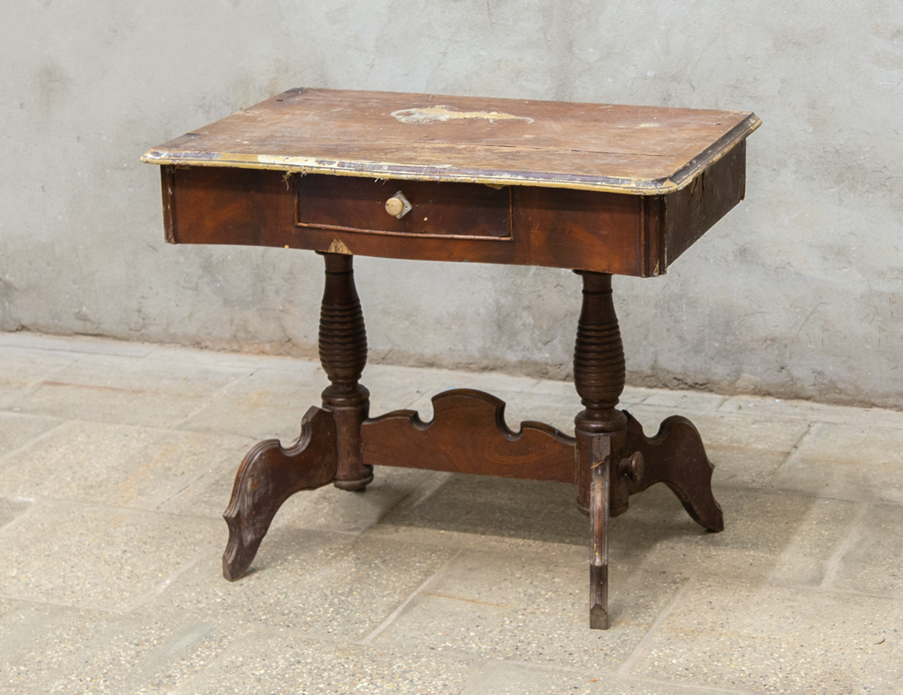 Старинный будуарный стол