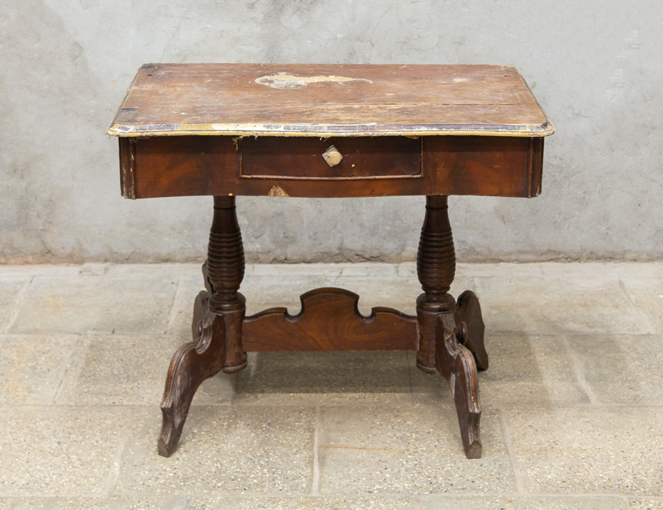 Старинный будуарный стол