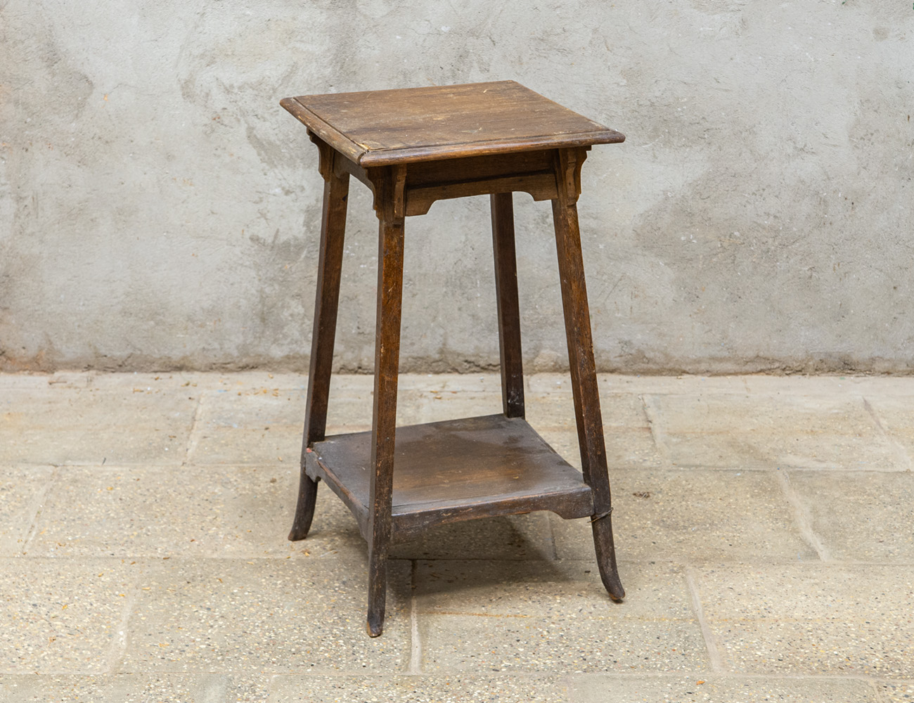 Старинная дубовая жардиньерка