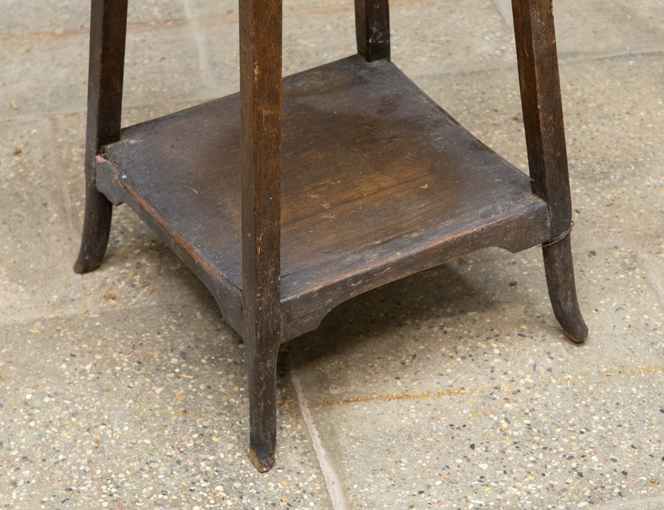 Старинная дубовая жардиньерка