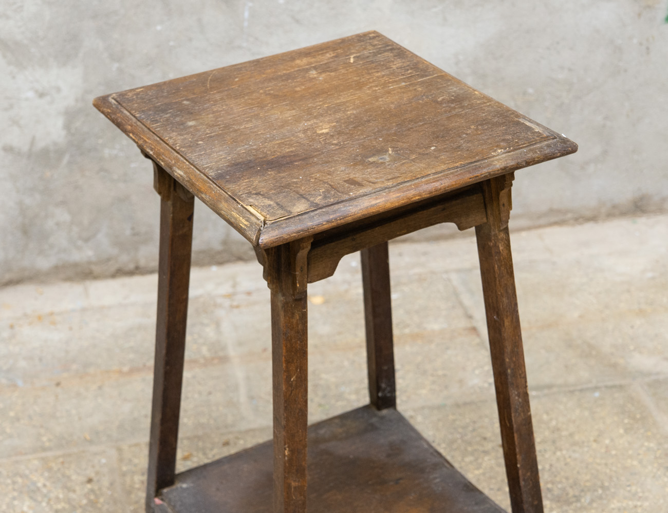 Старинная дубовая жардиньерка