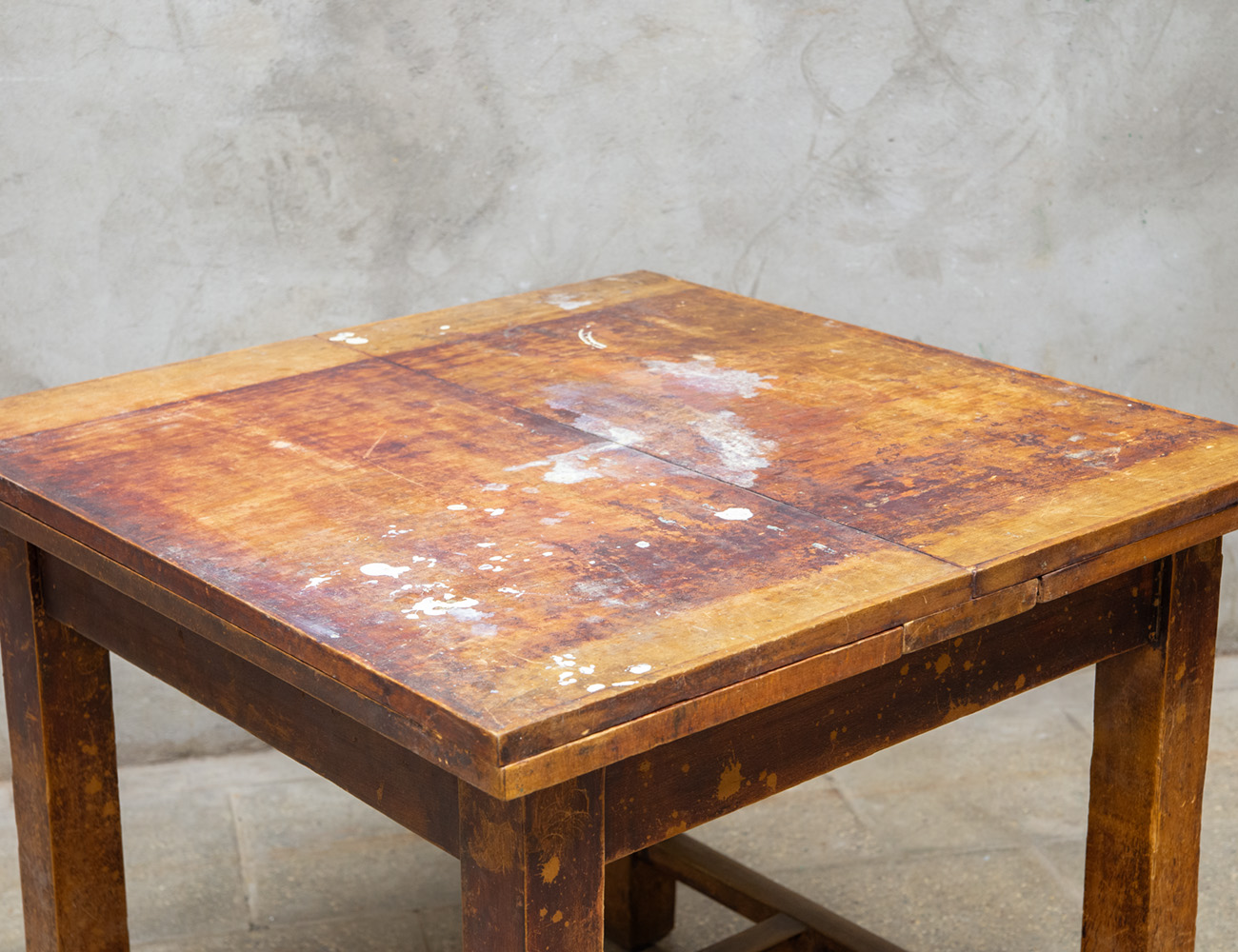 Старинный обеденный стол