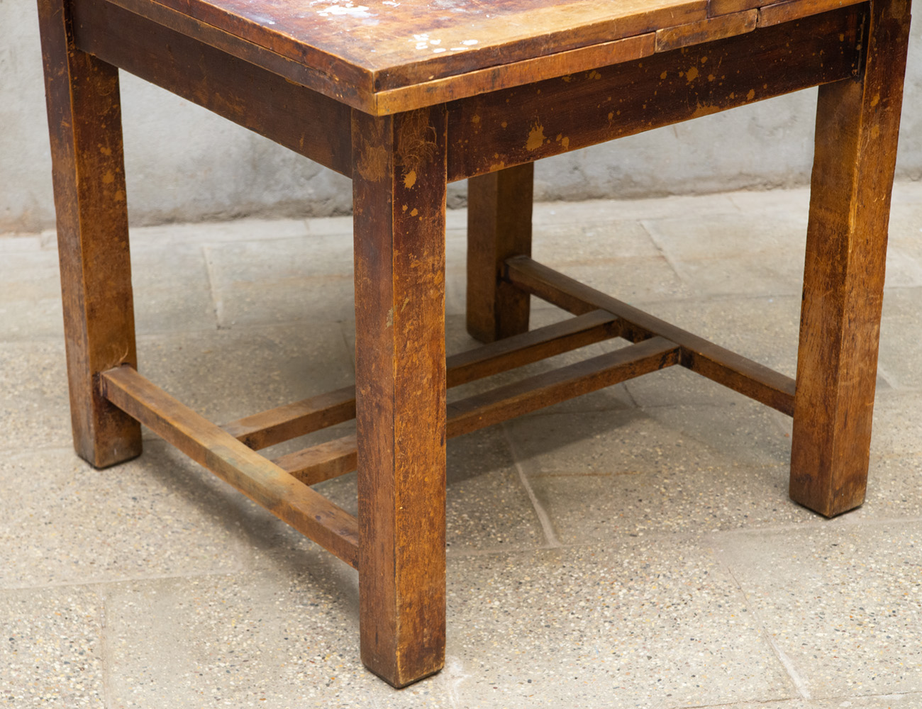 Старинный обеденный стол