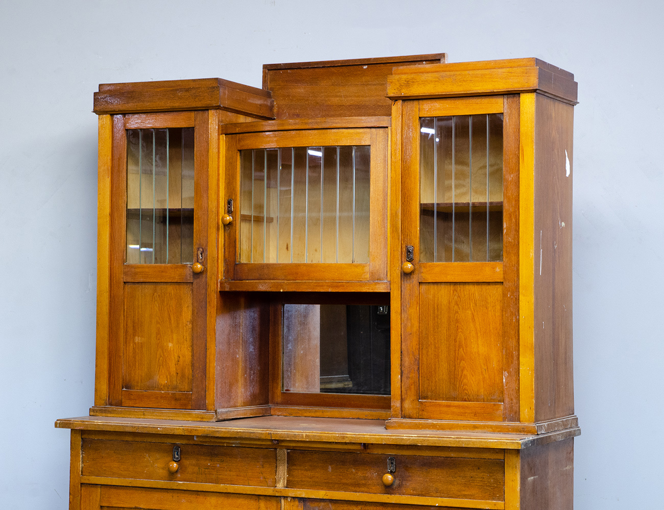 Старинный буфет