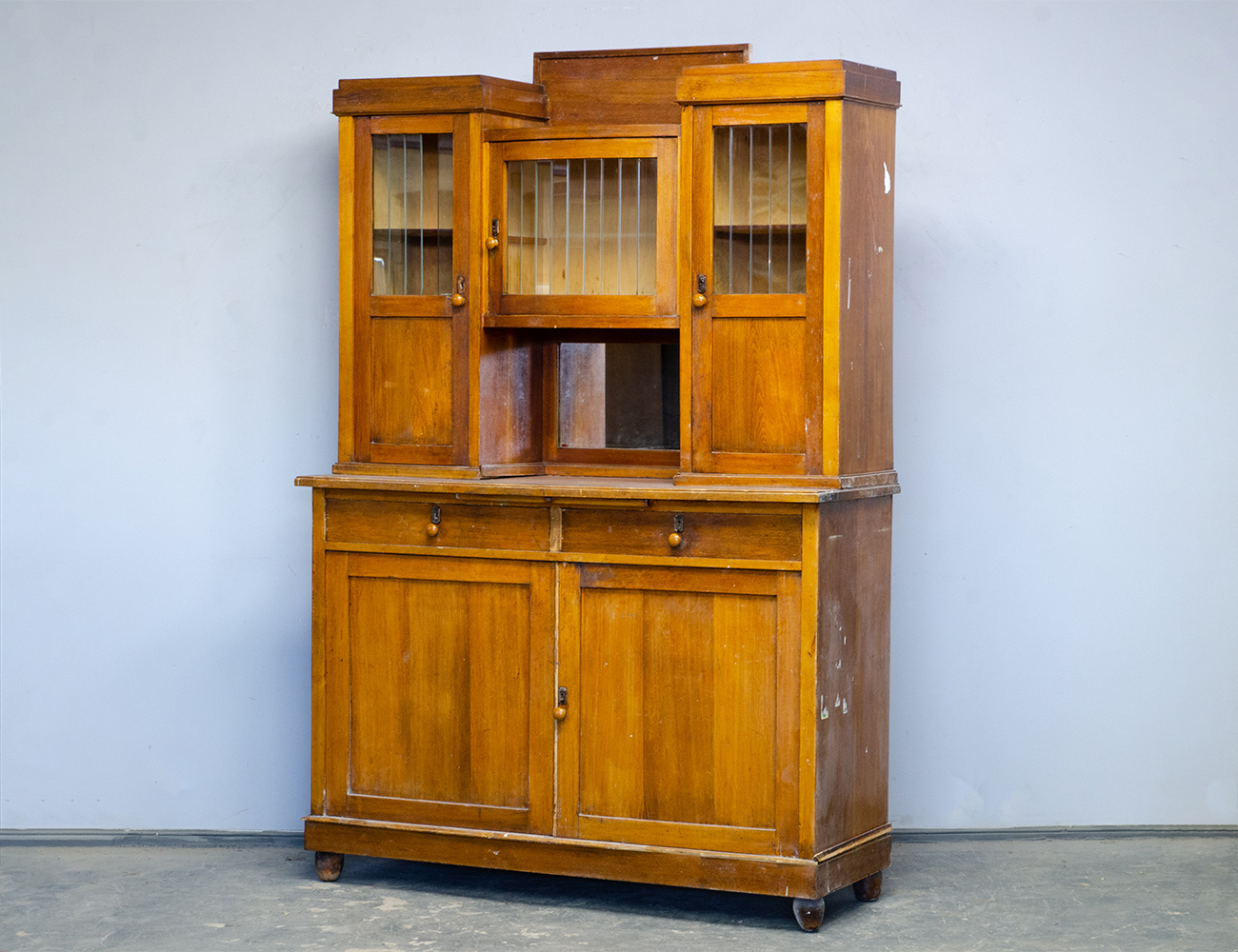 Старинный буфет