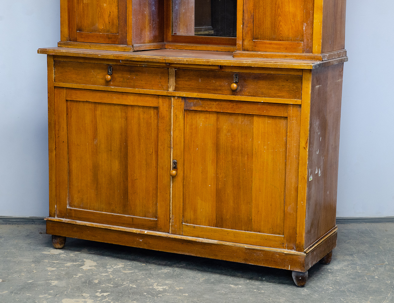 Старинный буфет