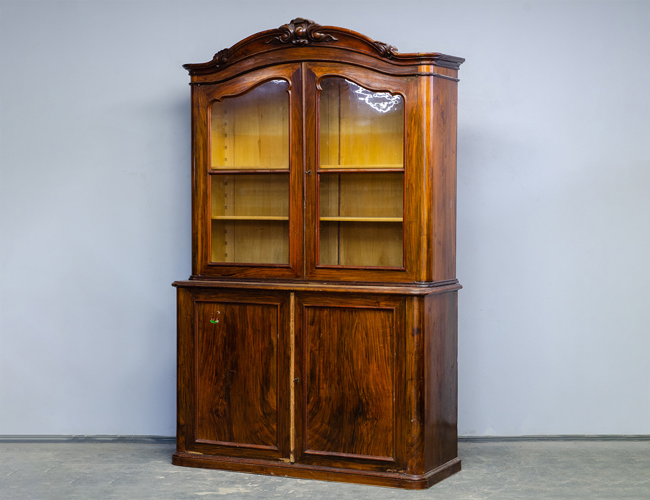 Антикварный книжный шкаф 19 века