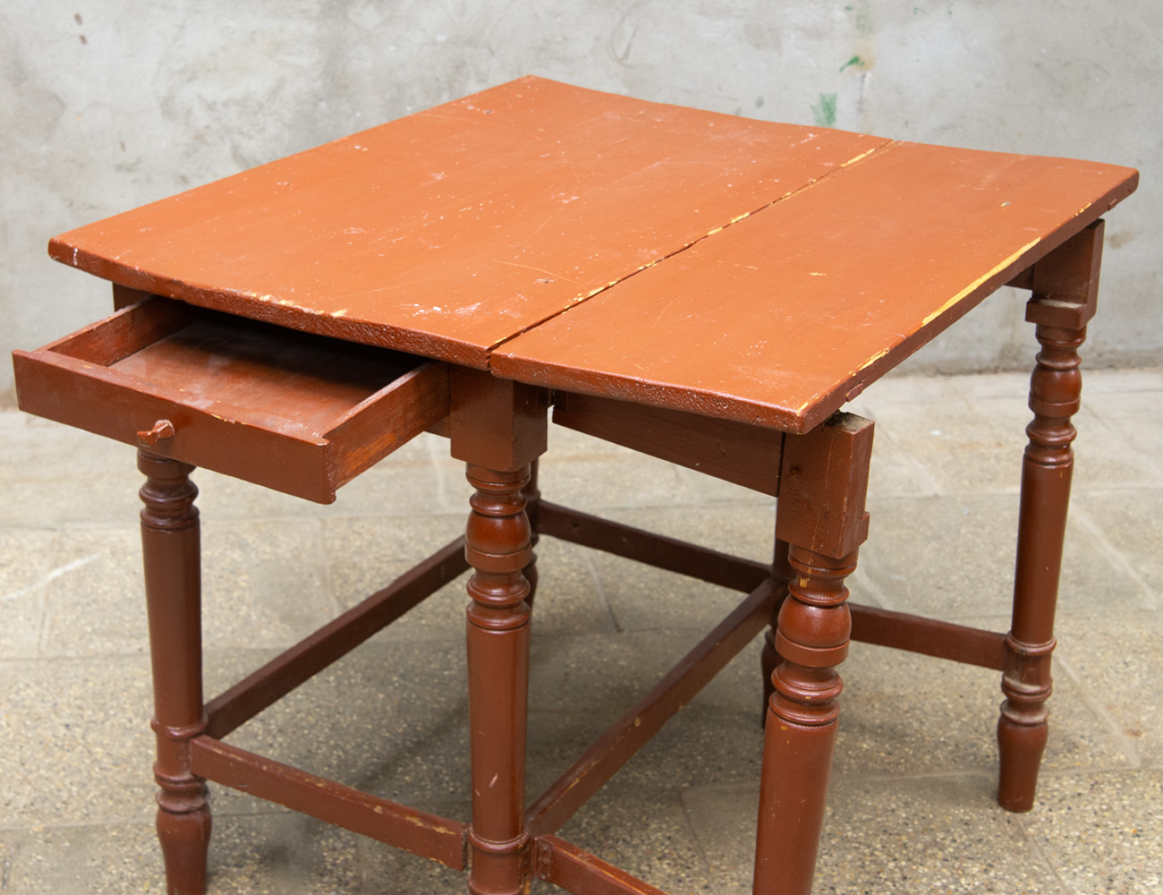 Старинный деревенский стол-книжка