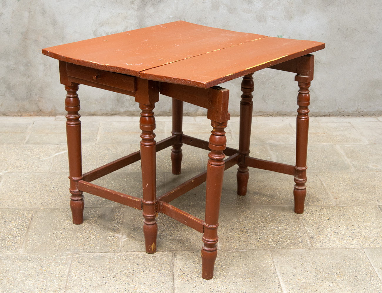 Старинный деревенский стол-книжка