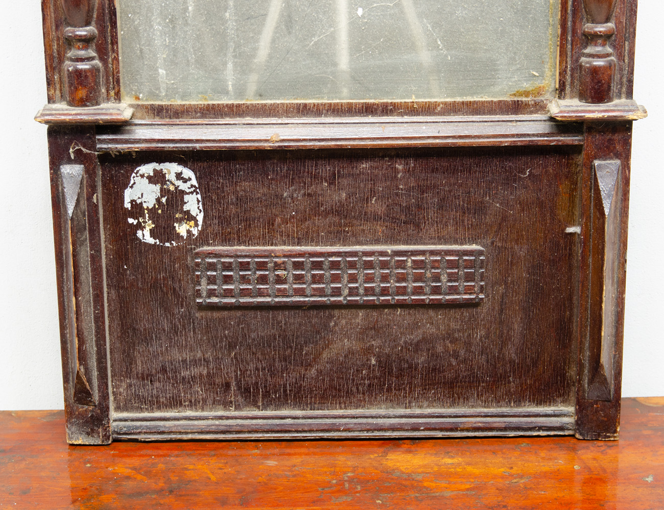 Старинное настенное зеркало