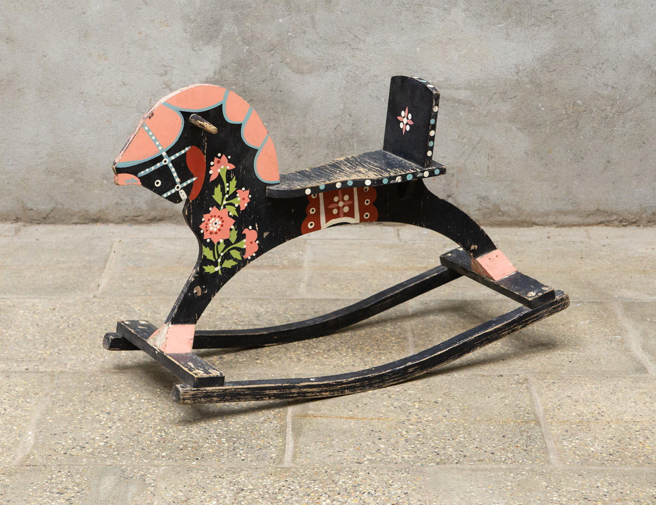 Старинная детская качалка-лошадка