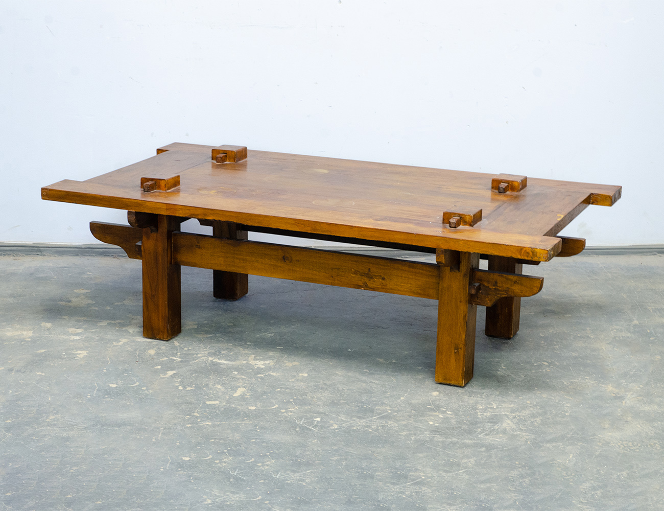 Журнальный столик