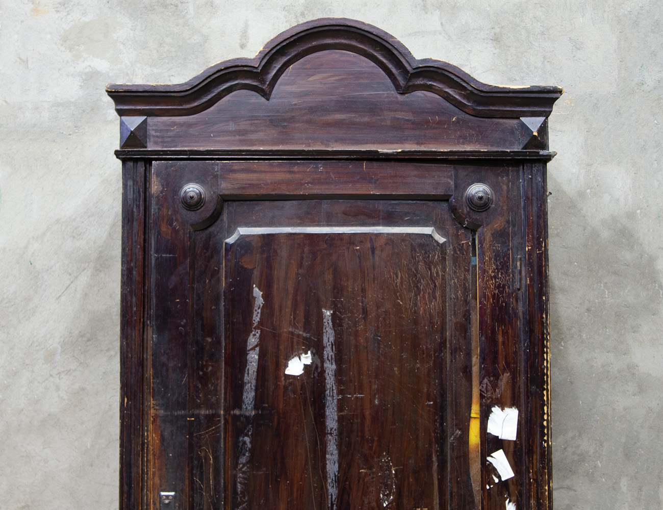 Старинный платяной шкаф