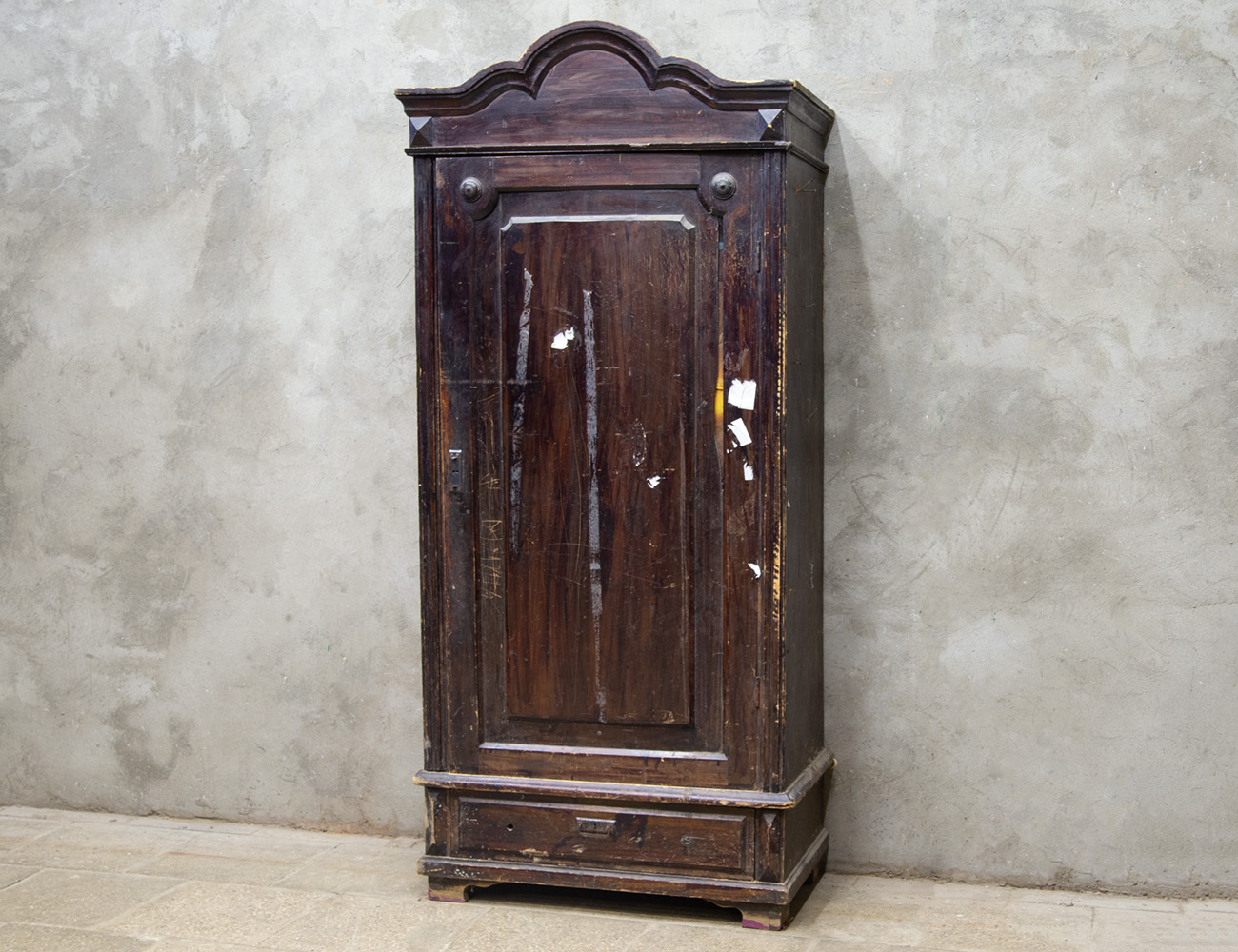 Старинный платяной шкаф
