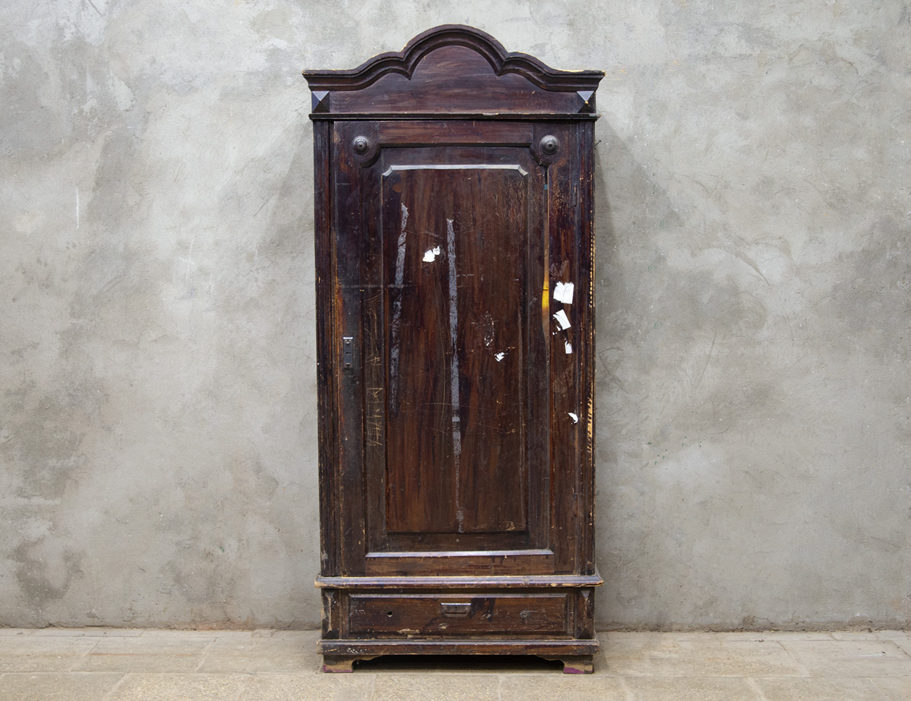 Старинный платяной шкаф