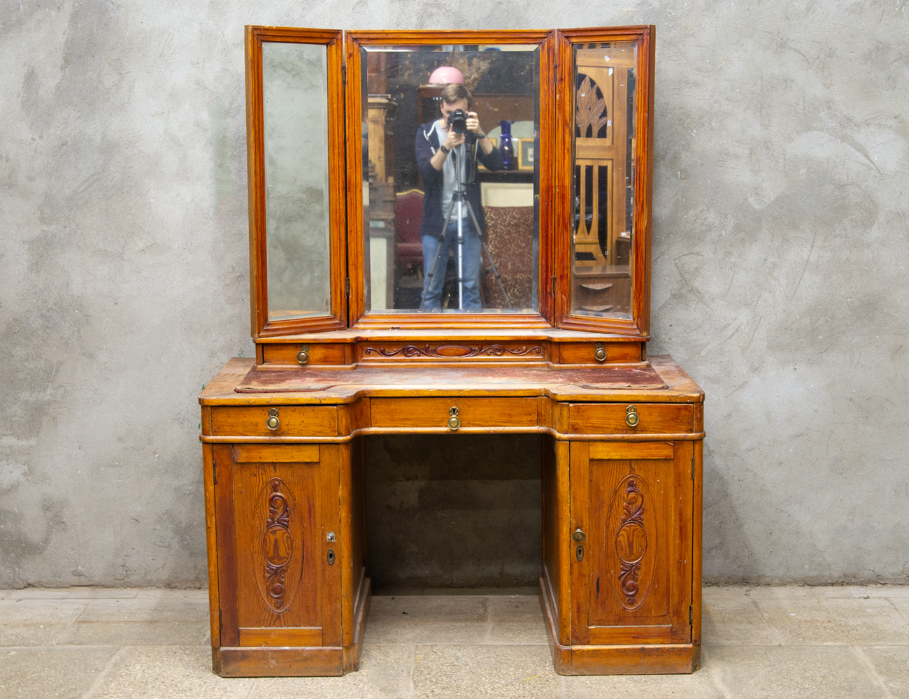 Старинный туалетный стол