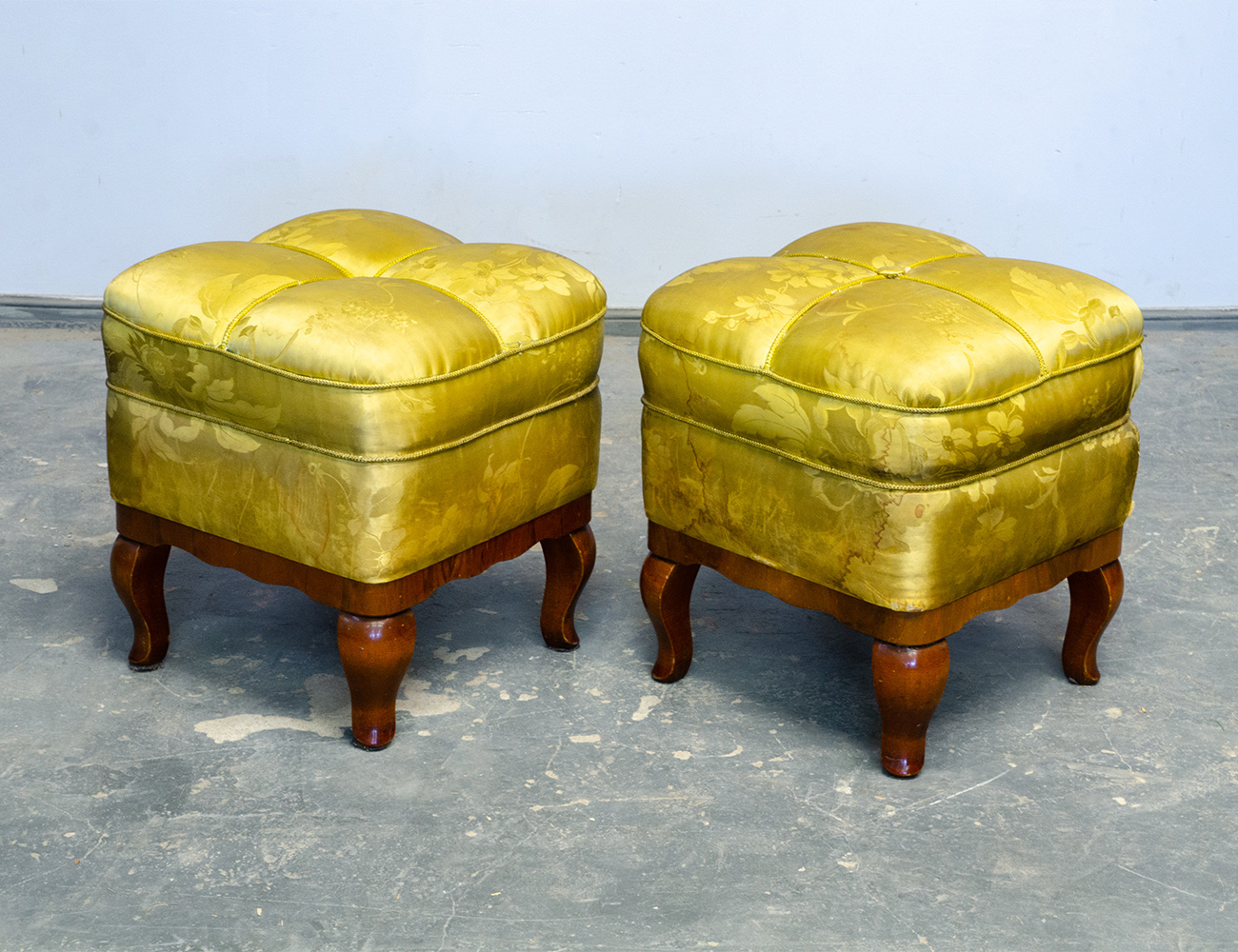 Старинные пуфики