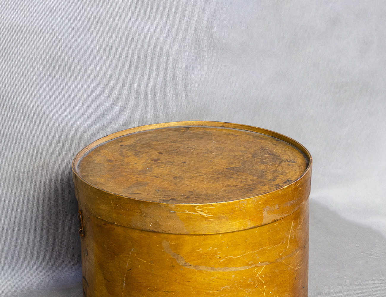 Старинная шляпная коробка