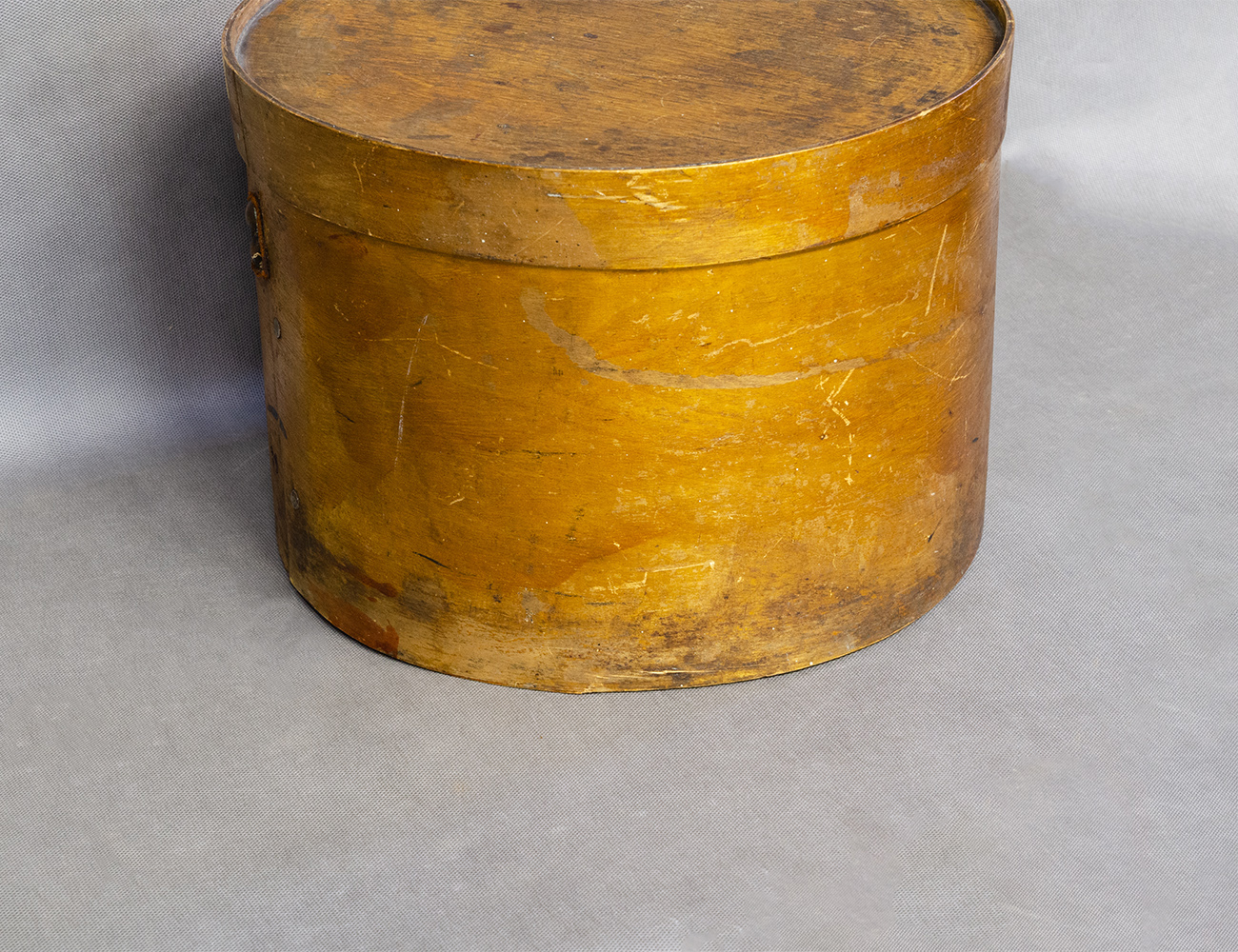 Старинная шляпная коробка