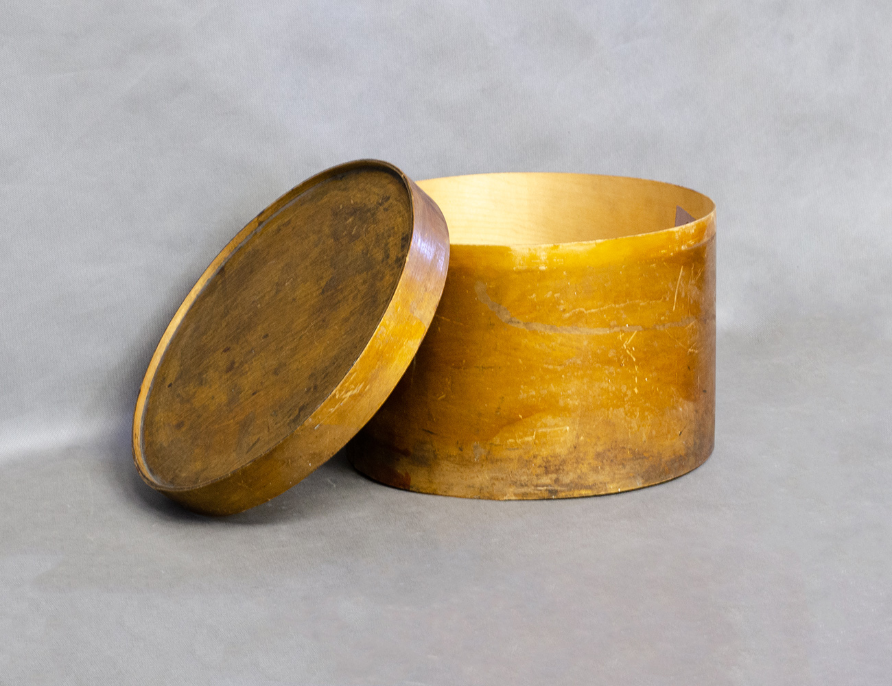 Старинная шляпная коробка