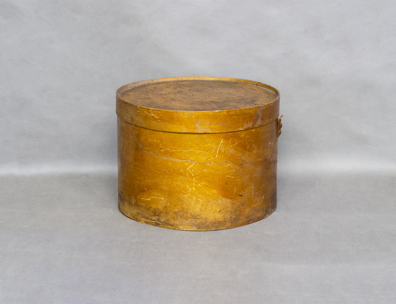 Старинная шляпная коробка