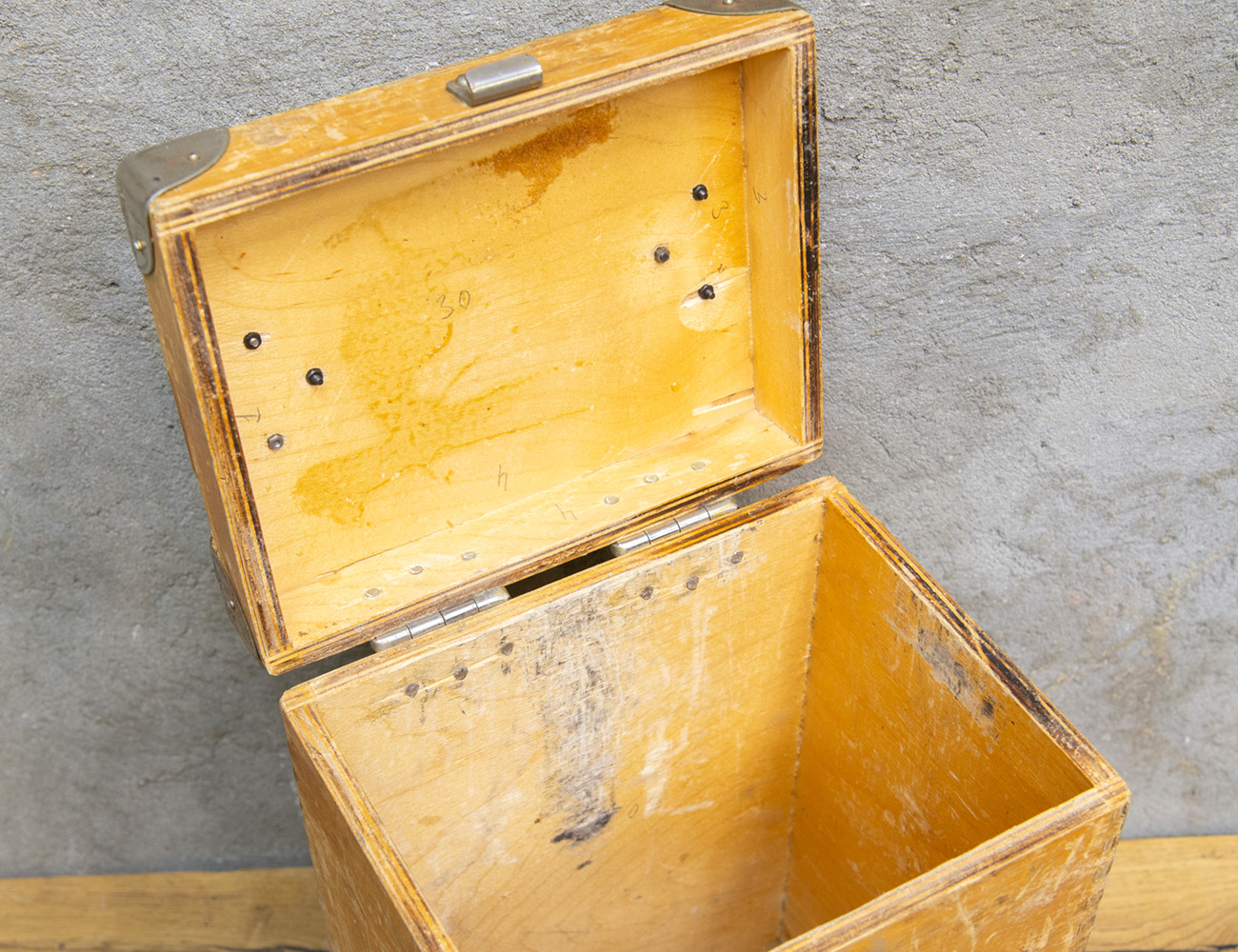 Старинный кофр от оборудования