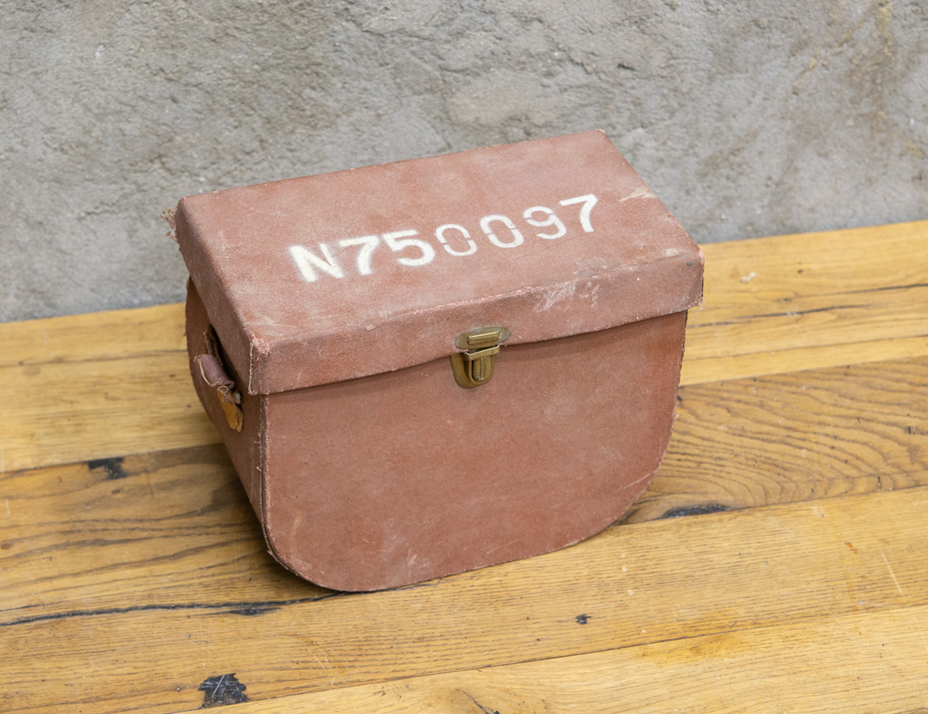 Винтажный футляр с быстросменными кассетами