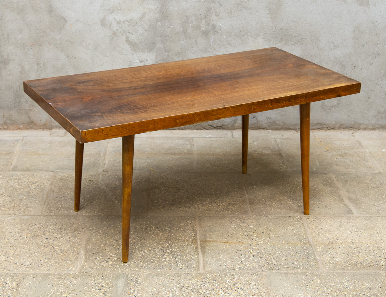 Винтажный журнальный стол