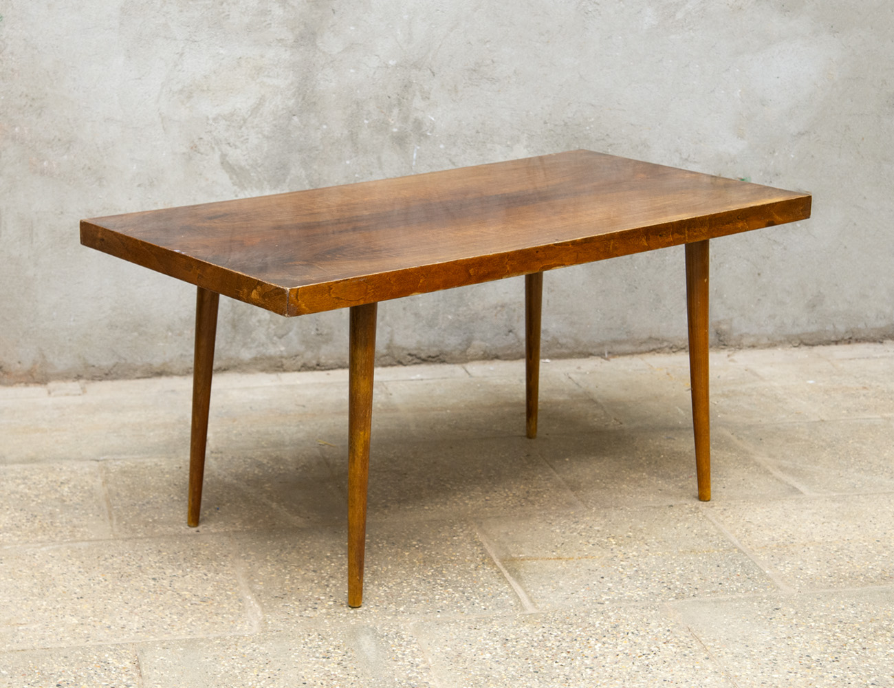 Винтажный журнальный стол