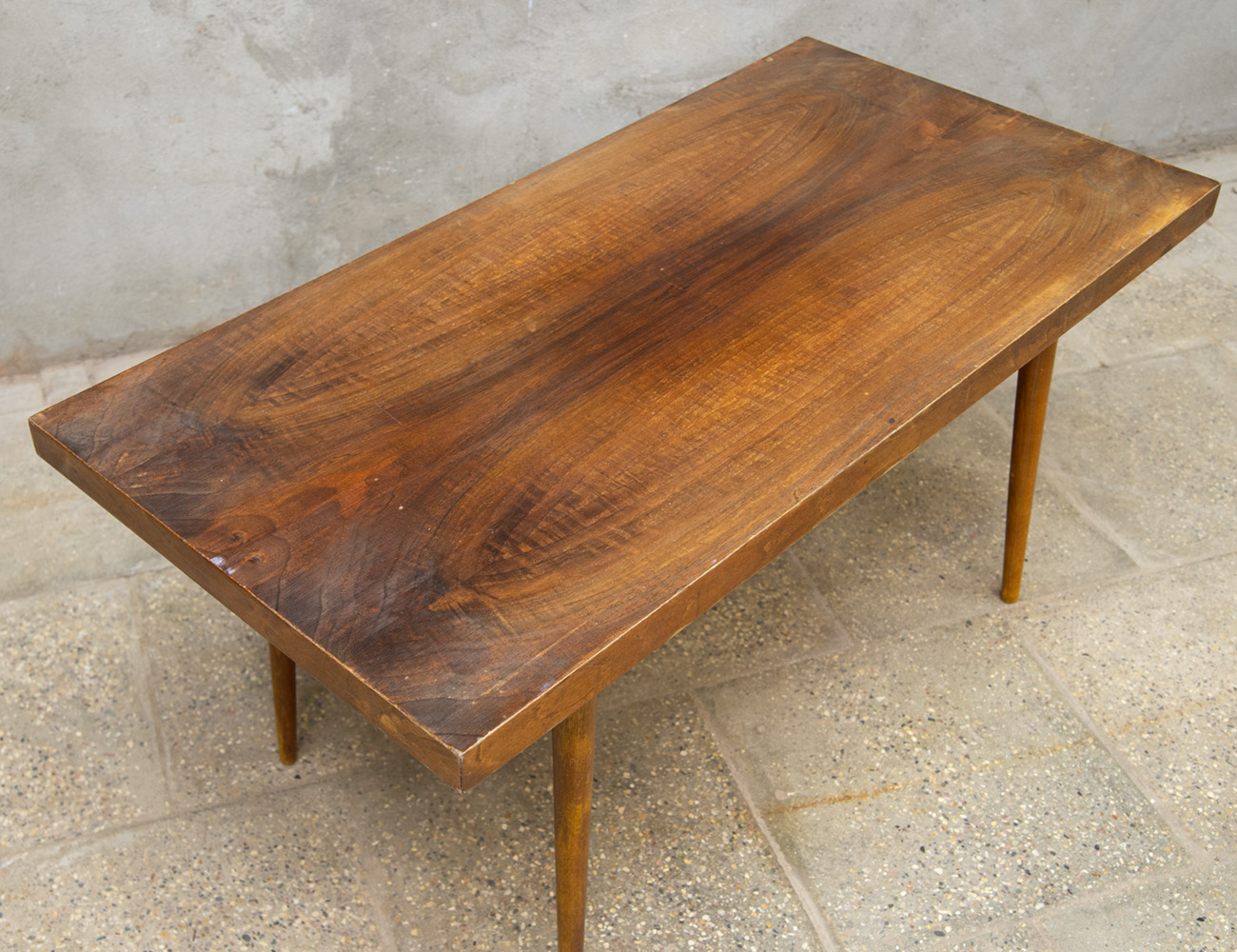 Винтажный журнальный стол