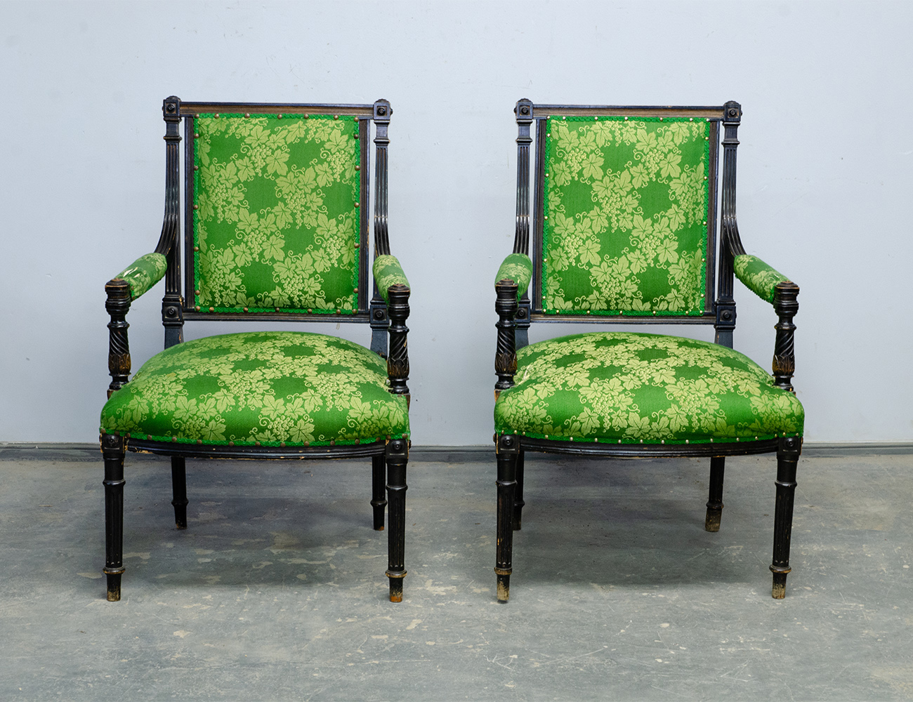 Антикварные кресла 19 века