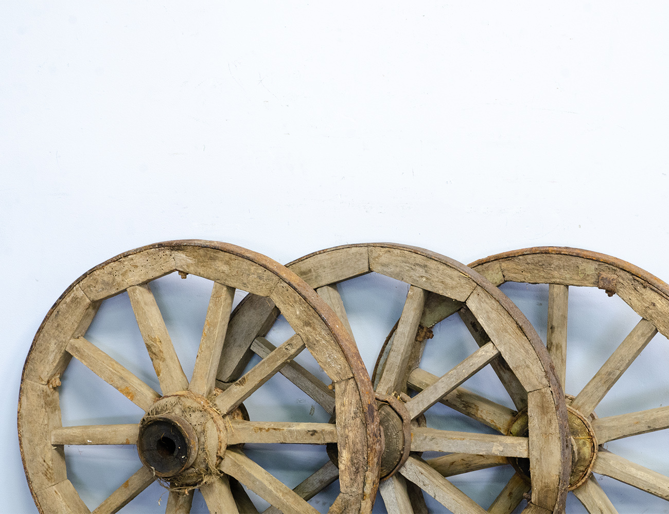 Старинные колёса от телеги