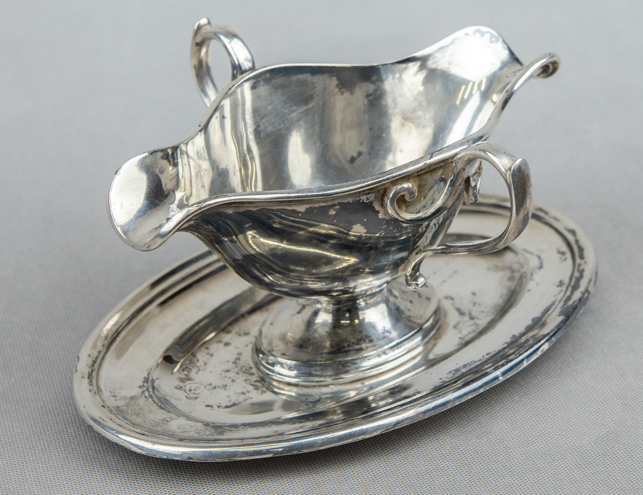 Старинный соусник