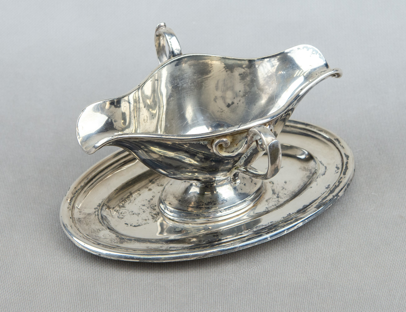 Старинный соусник