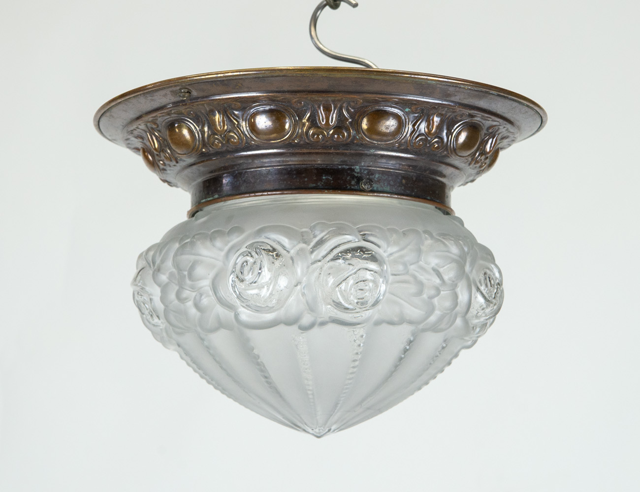 Старинный потолочный светильник