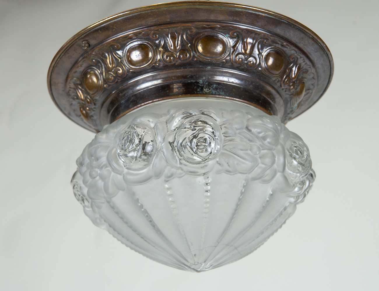 Старинный потолочный светильник