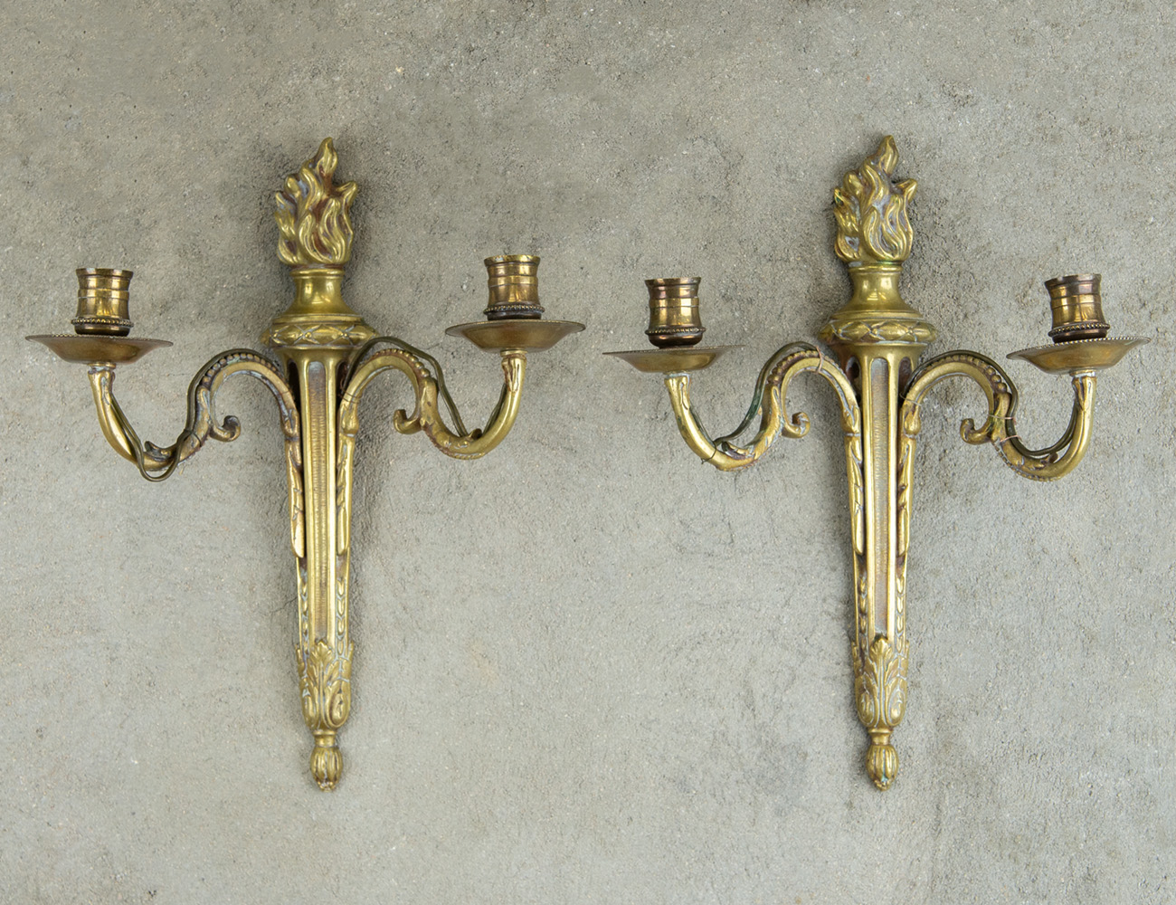 Пара старинных бронзовых бра