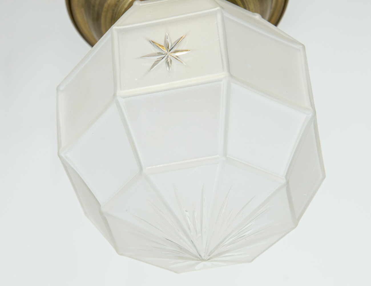 Старинный потолочный светильник