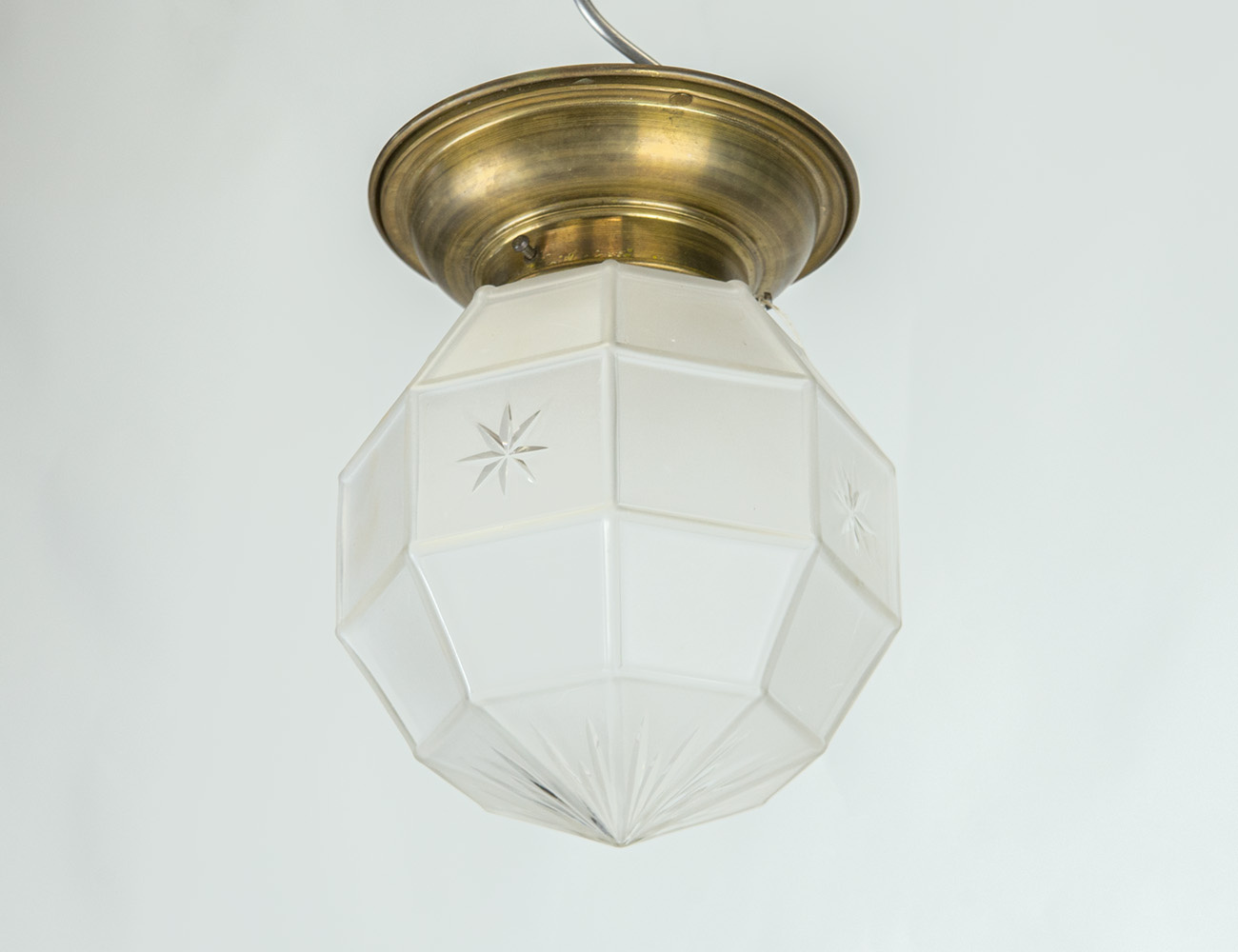 Старинный потолочный светильник