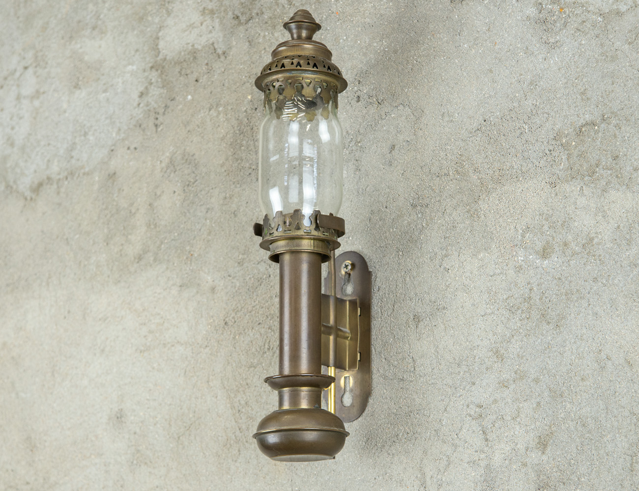 Старинный вагонный светильник