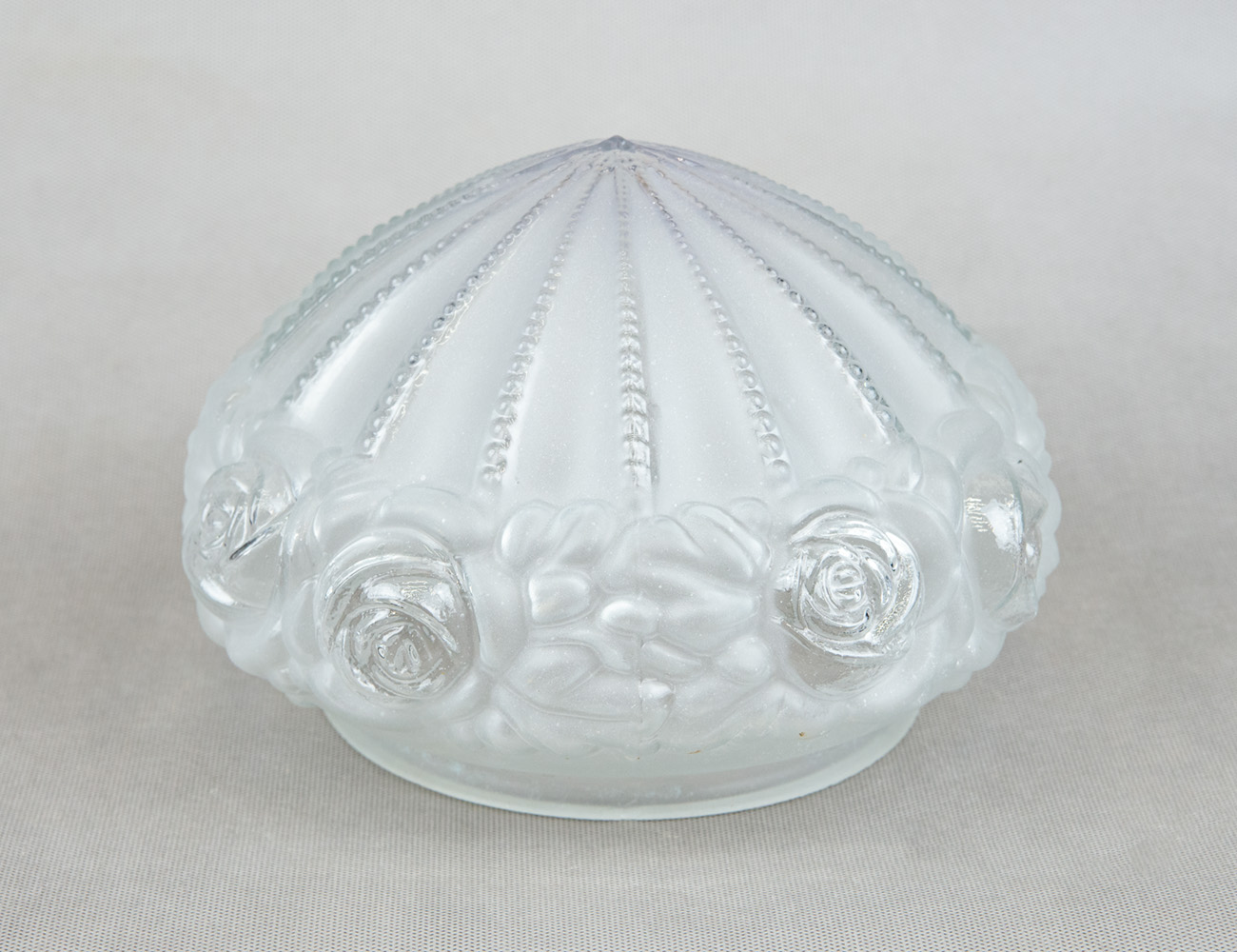 Старинный широкий плафон от светильника