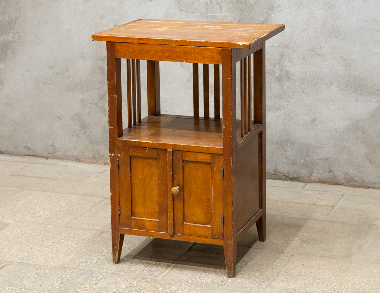 Старинная тумба