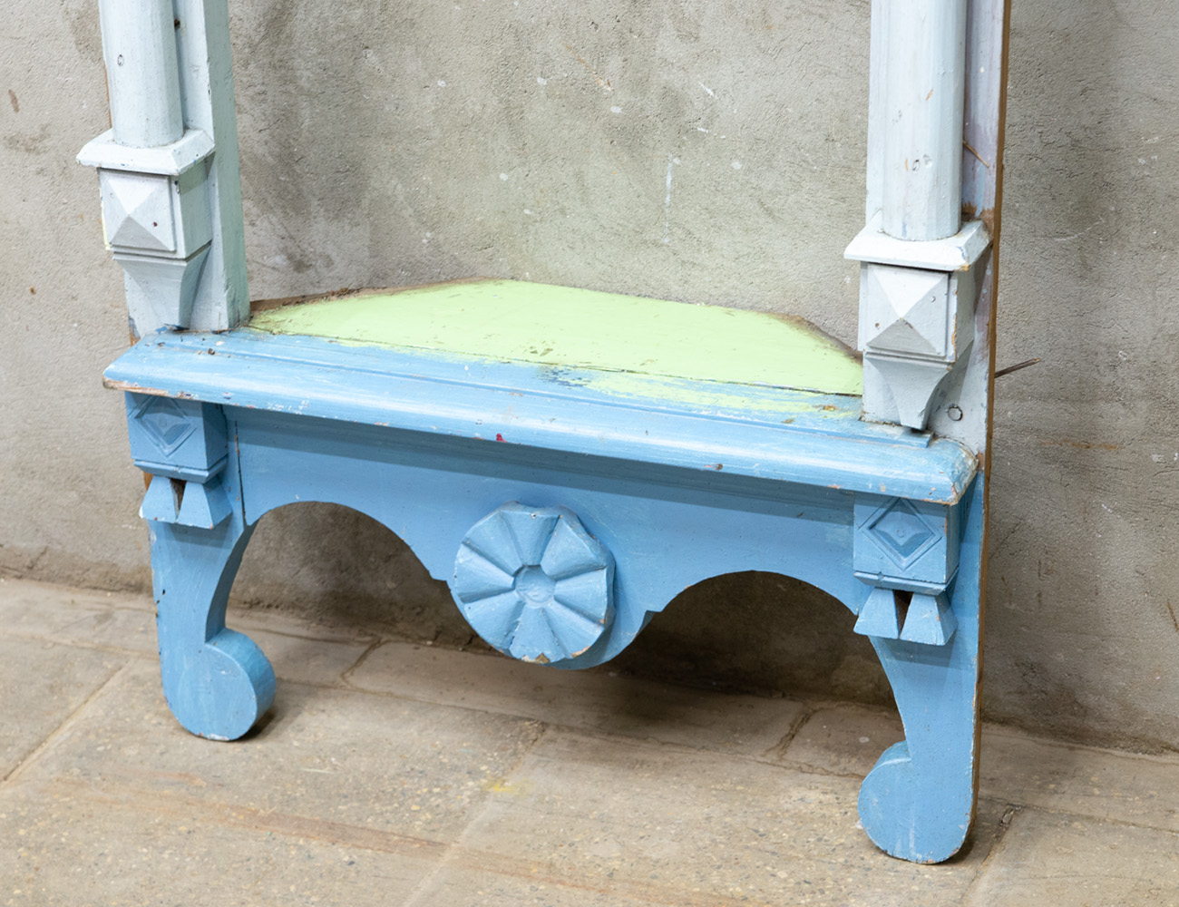 Старинный красный угол