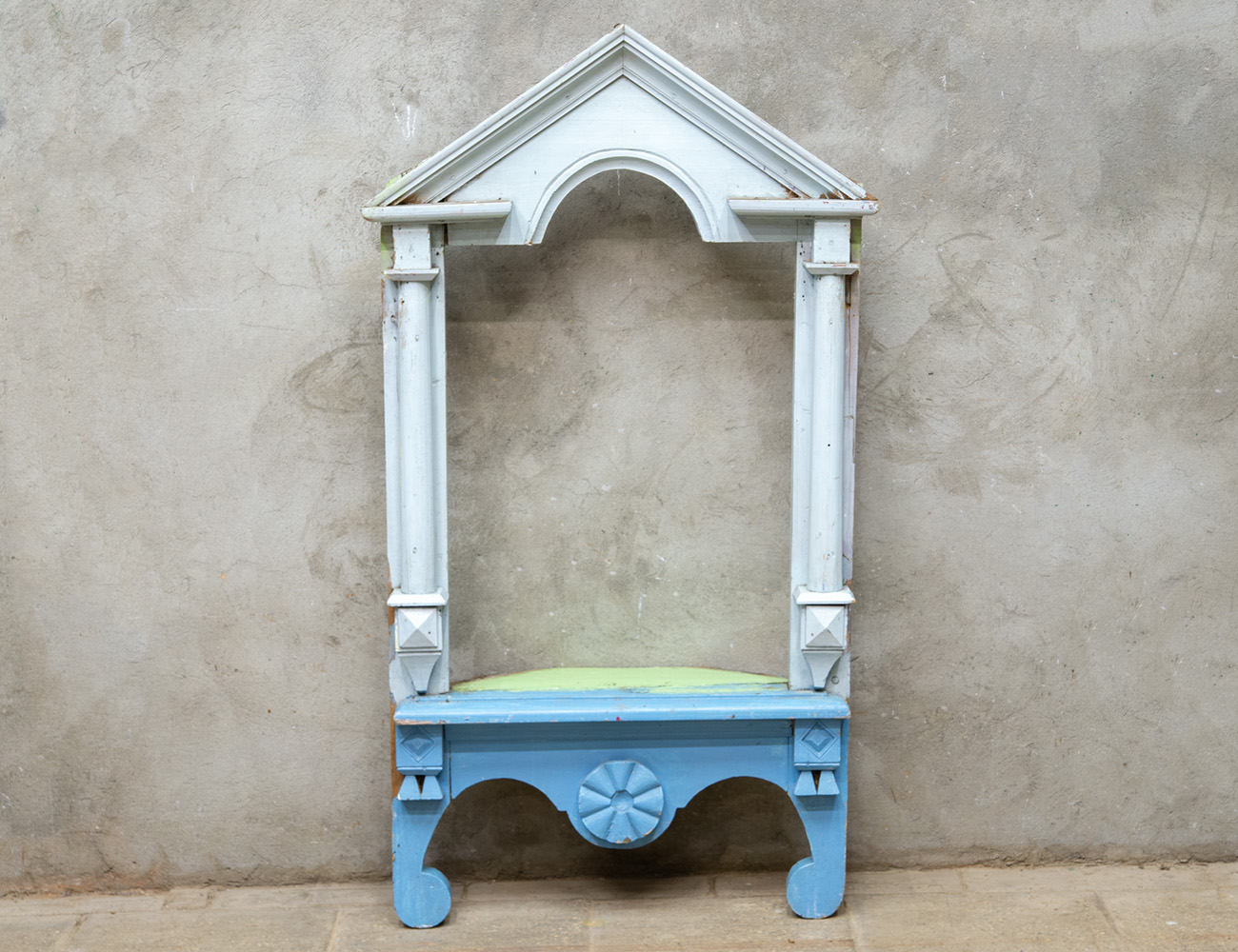 Старинный красный угол