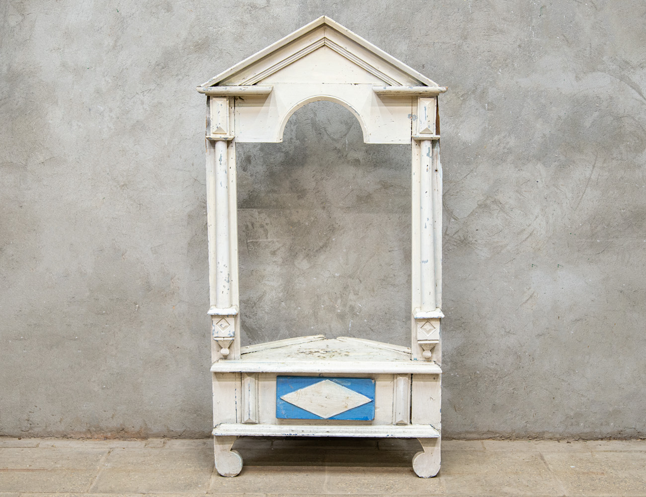 Старинный красный угол