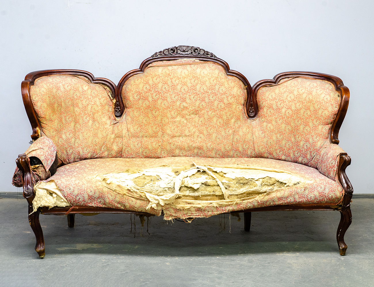 Антикварный гостиный диван 19 века