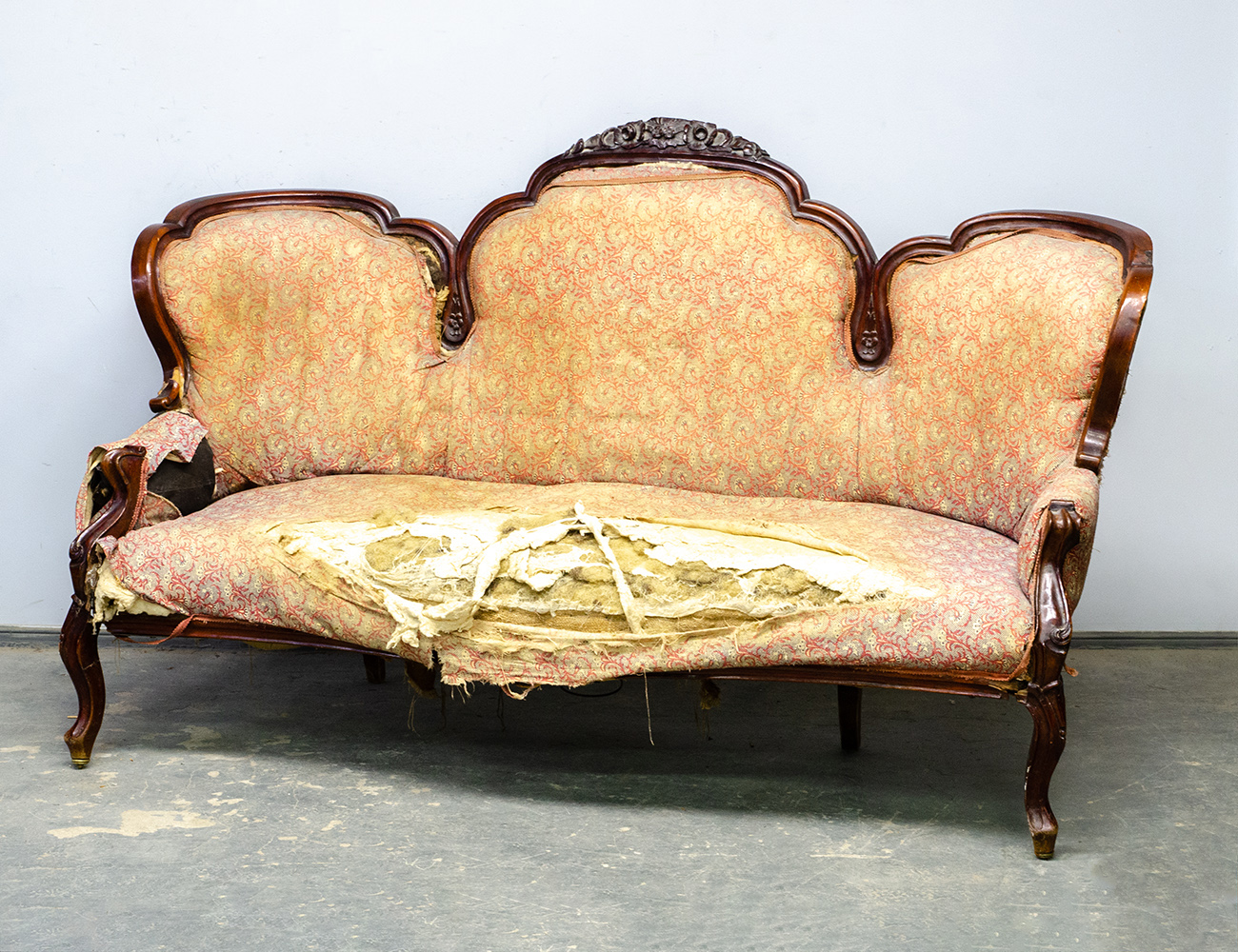 Антикварный гостиный диван 19 века