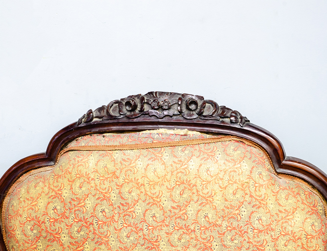 Антикварный гостиный диван 19 века