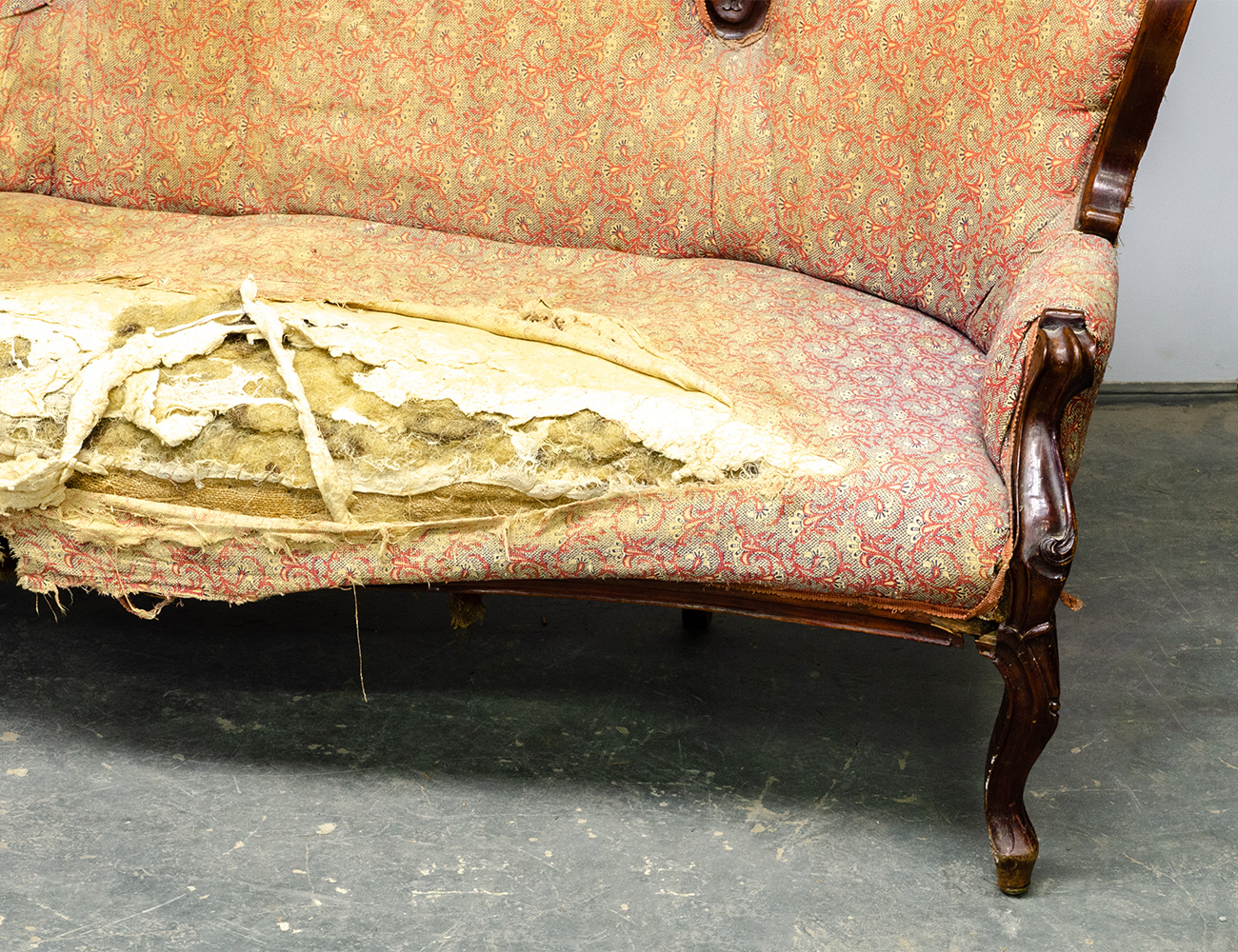 Антикварный гостиный диван 19 века