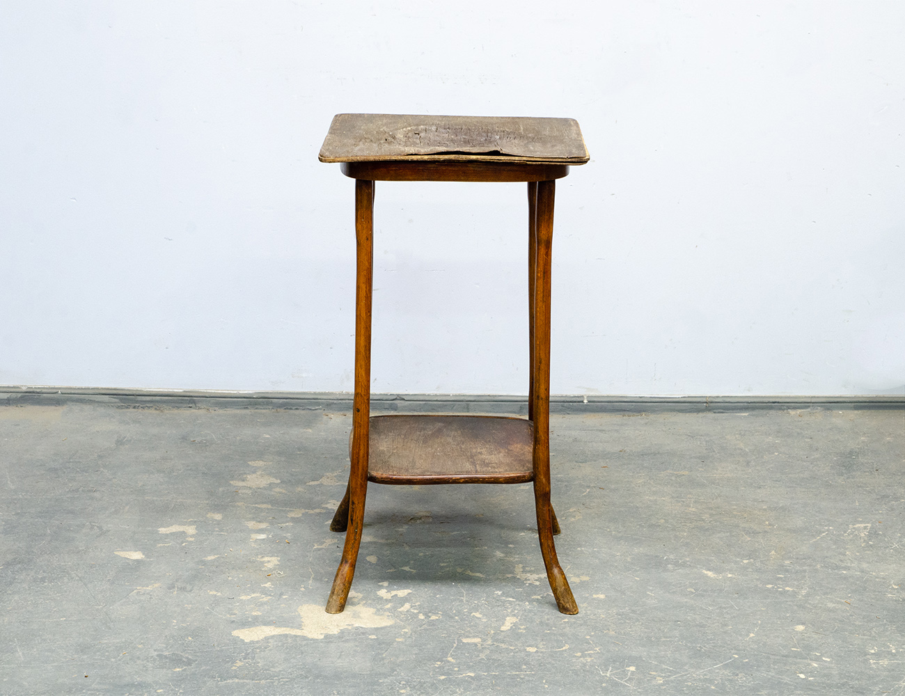 Сервизный столик №31 фирмы Конъ